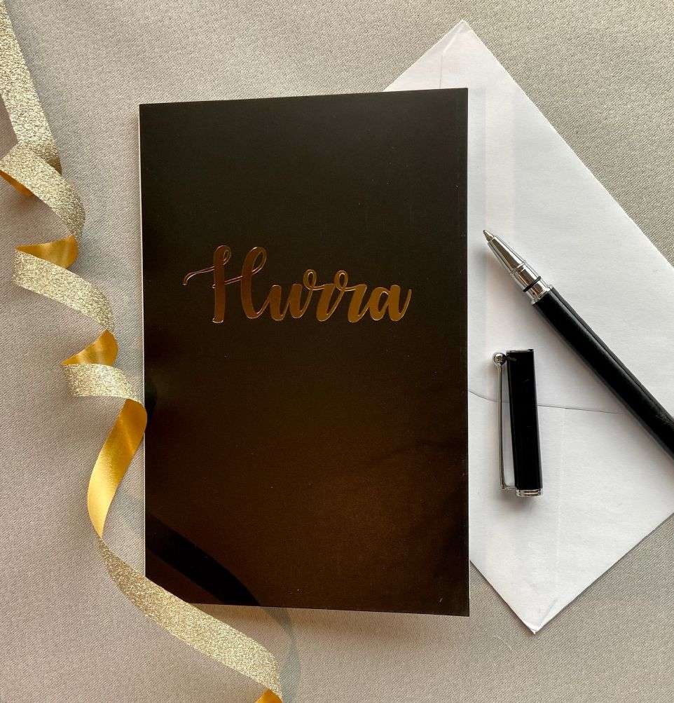 NORWAY DESIGN STUDIO - HURRA - Svart 10x15